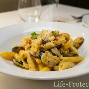 Paste cu carne de midii și parmezan