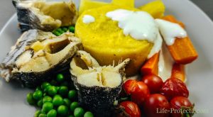 Pastrav posat cu legume fierte