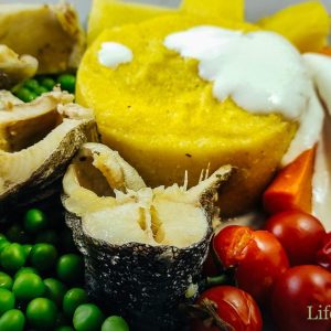 Pastrav posat cu legume fierte