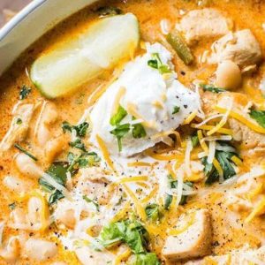 Supa de piept de pui alba, cu smantana, cartofi si zdrente de ou