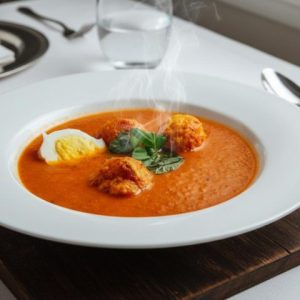 Supă de roșii cu găluște de brânză